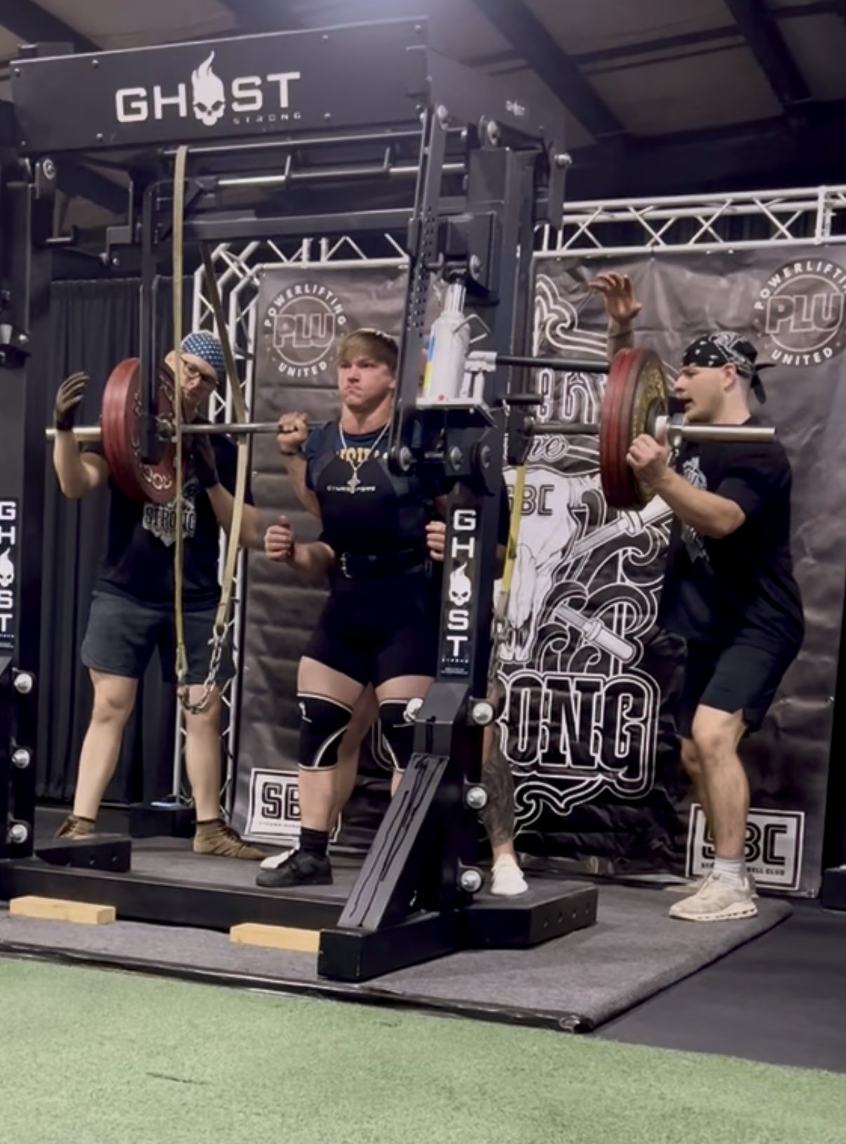 Jake Szuk competing at a powerlifting meet